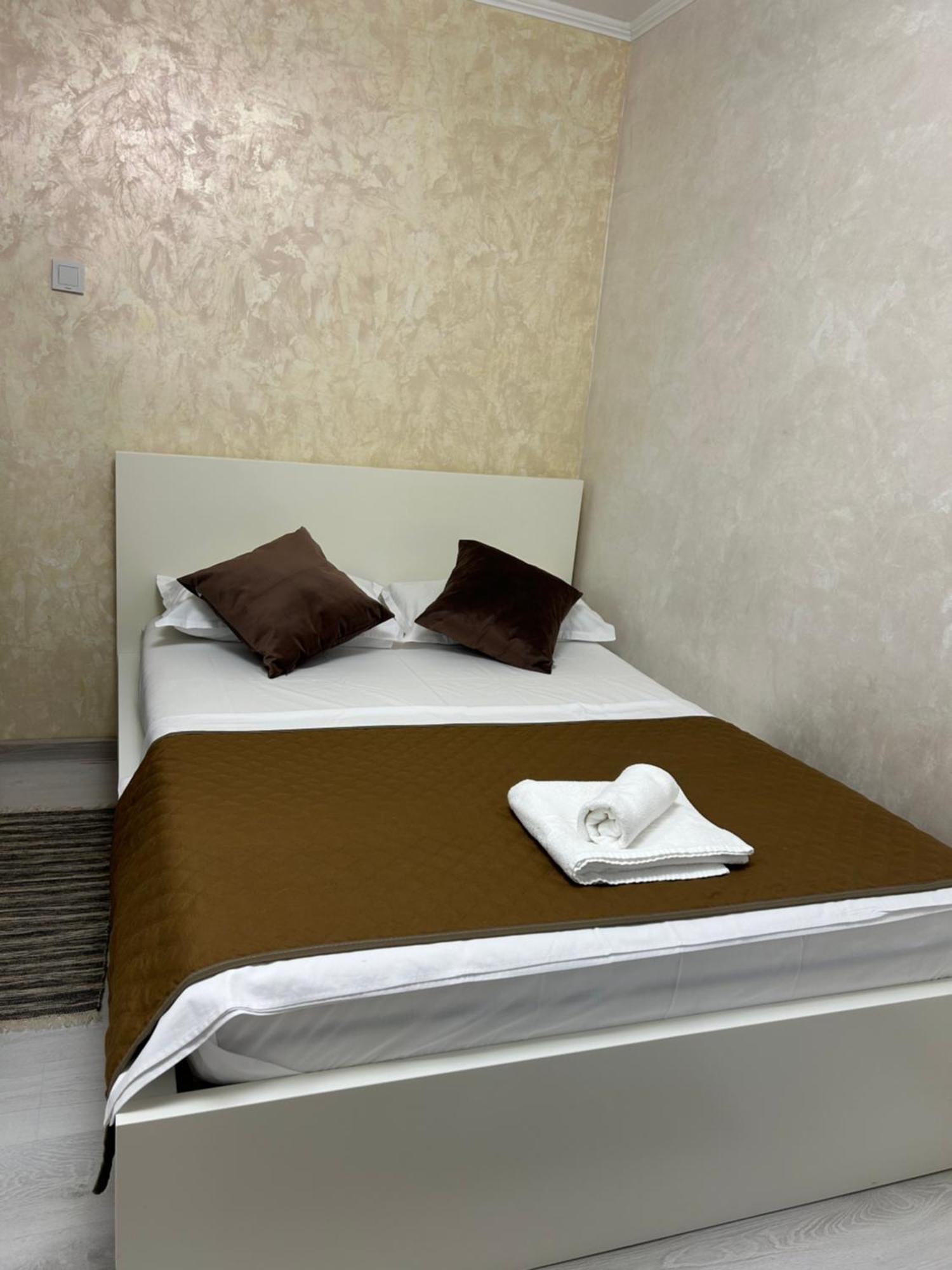 Guest House Târgu Jiu Eksteriør bilde